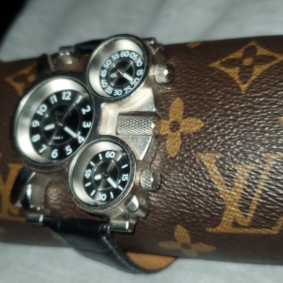 Oulm 3 Face HUGE Men's Analog Quartz Watch Leather Band Silver Cases Black Faces - Picture 2 of 9